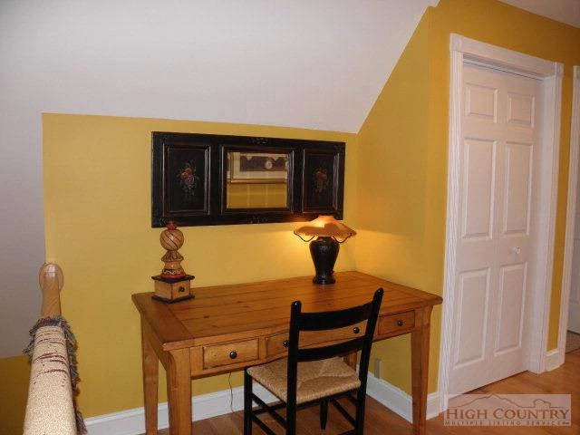 Image number 18 for the current listing