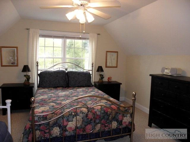 Image number 5 for the current listing