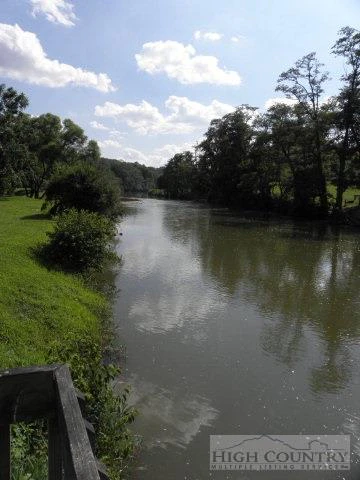 Image number 8 for the current listing