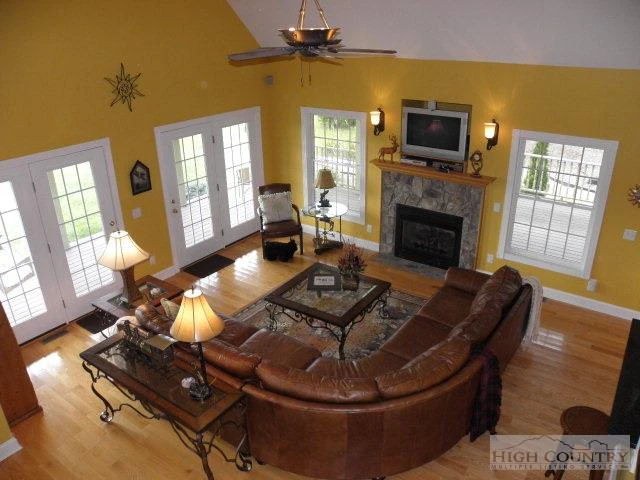 Image number 12 for the current listing