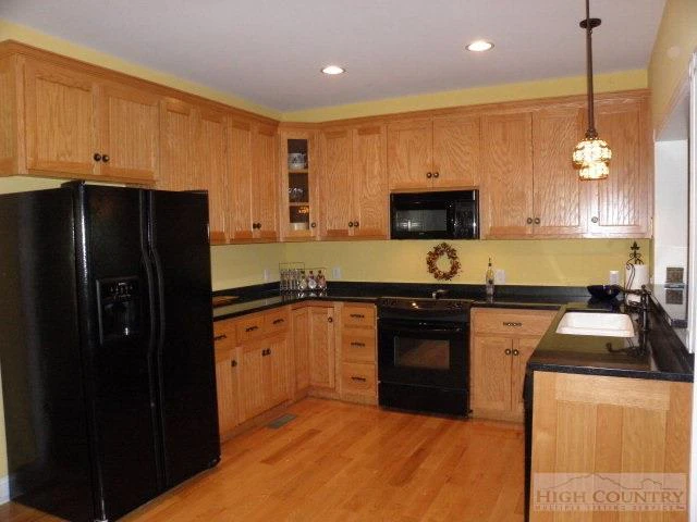 Image number 14 for the current listing