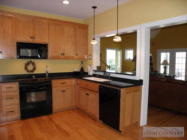 Image number 15 for the current listing