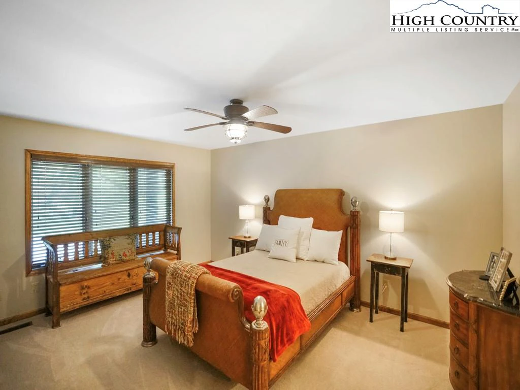 Image number 5 for the current listing