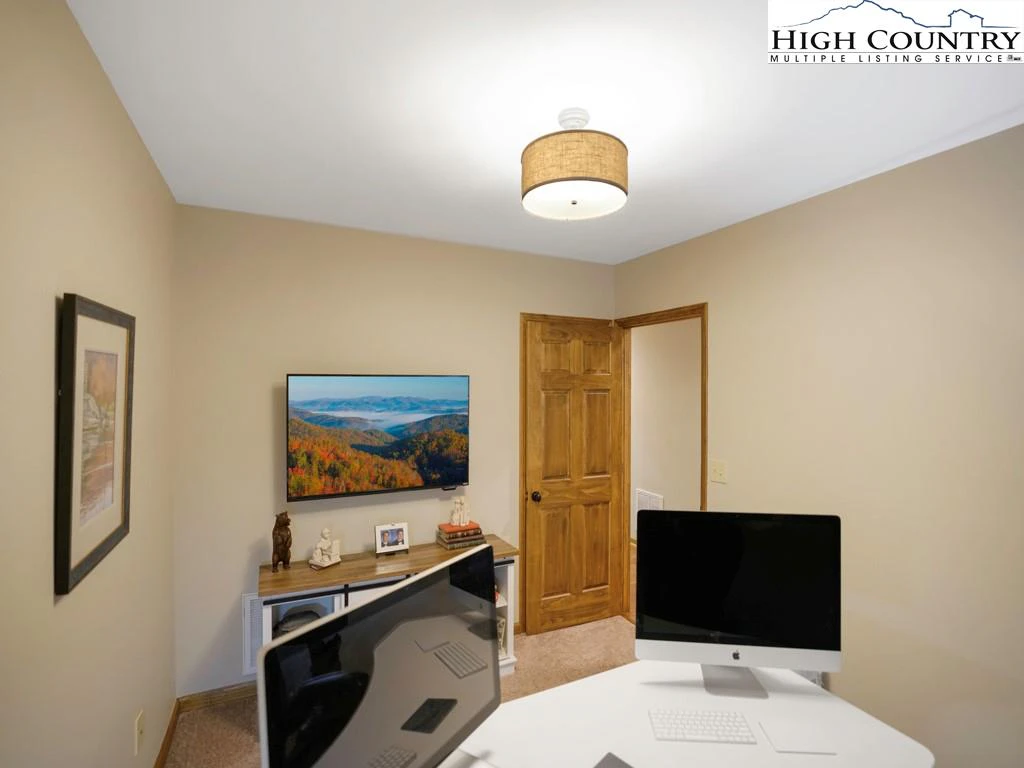Image number 2 for the current listing