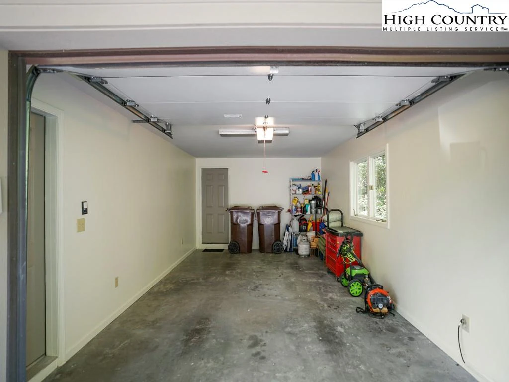 Image number 21 for the current listing