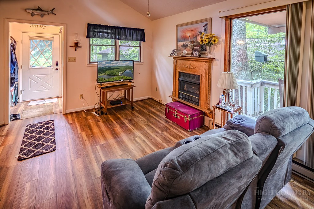 Image number 12 for the current listing