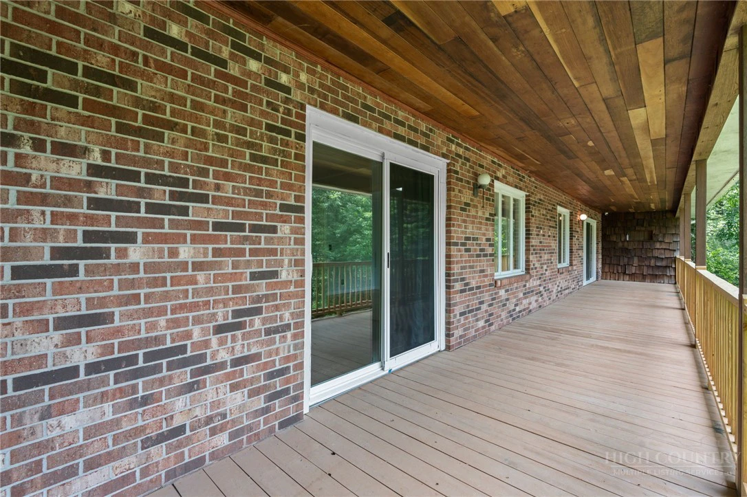 Image number 29 for the current listing