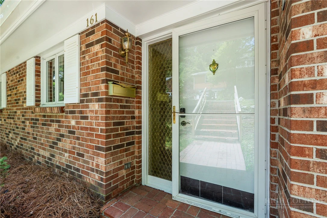 Image number 3 for the current listing
