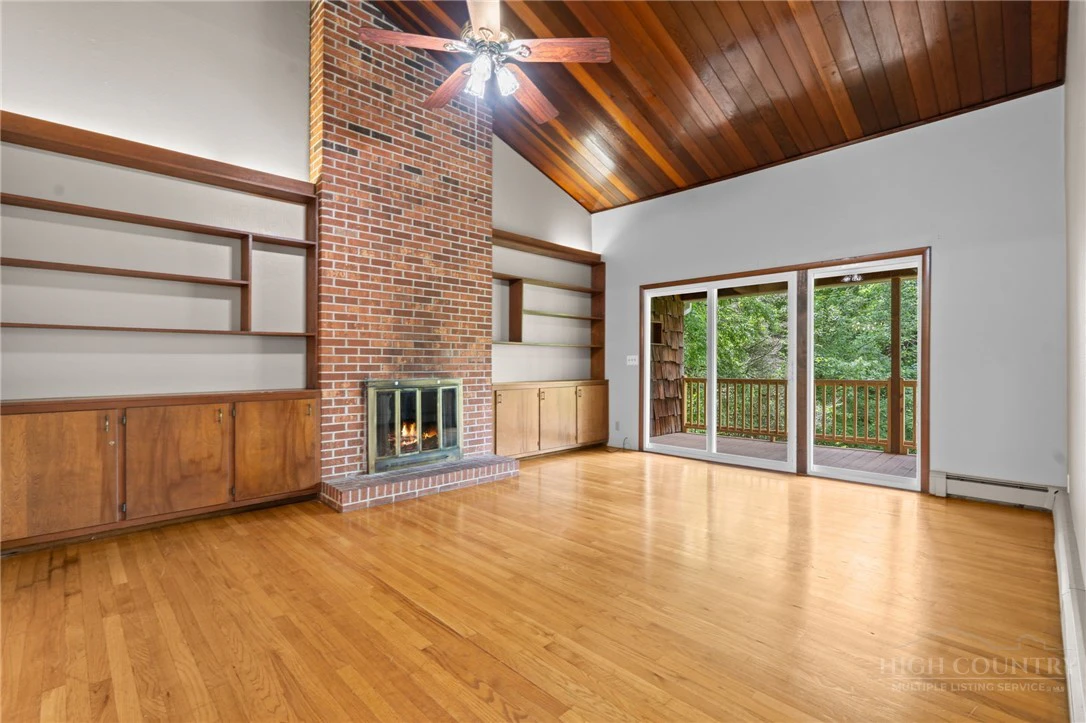 Image number 4 for the current listing