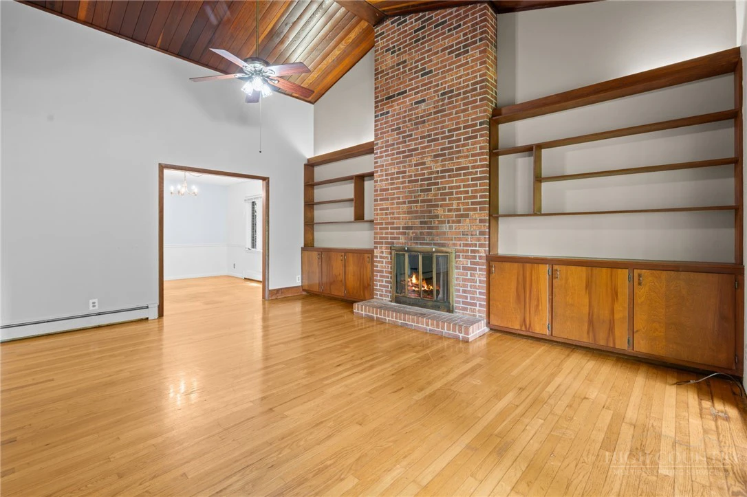 Image number 5 for the current listing