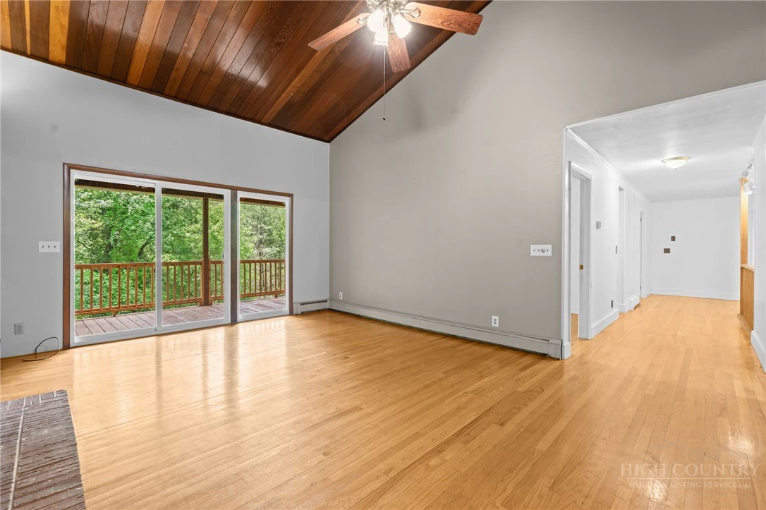 Image number 7 for the current listing