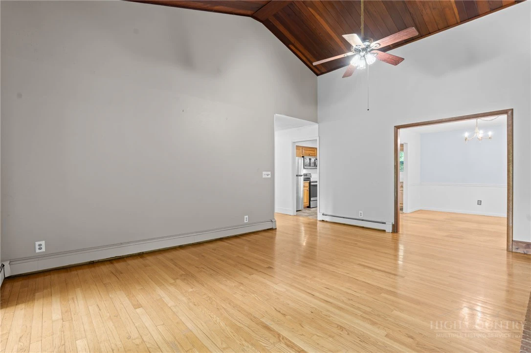 Image number 8 for the current listing