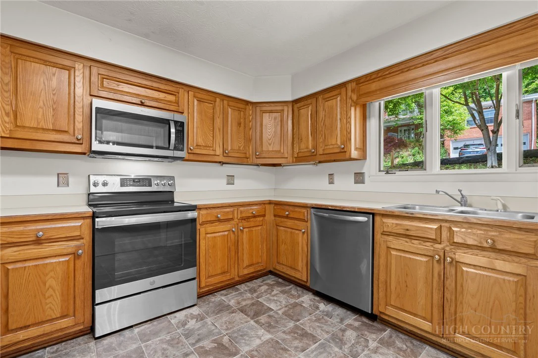 Image number 10 for the current listing