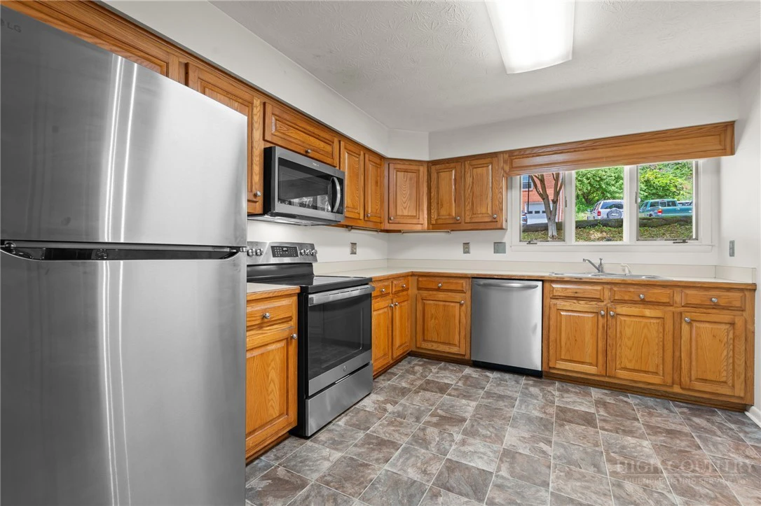 Image number 11 for the current listing