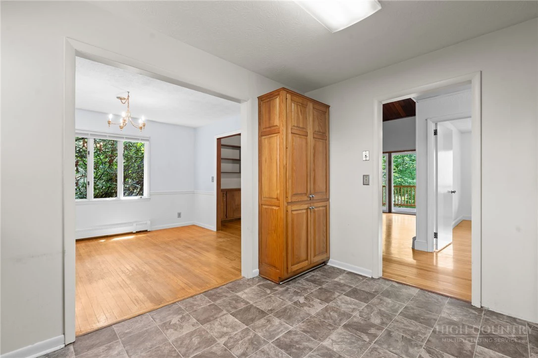 Image number 12 for the current listing