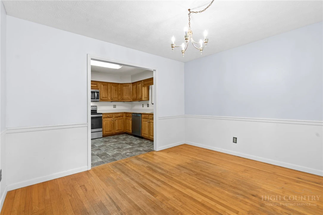 Image number 13 for the current listing