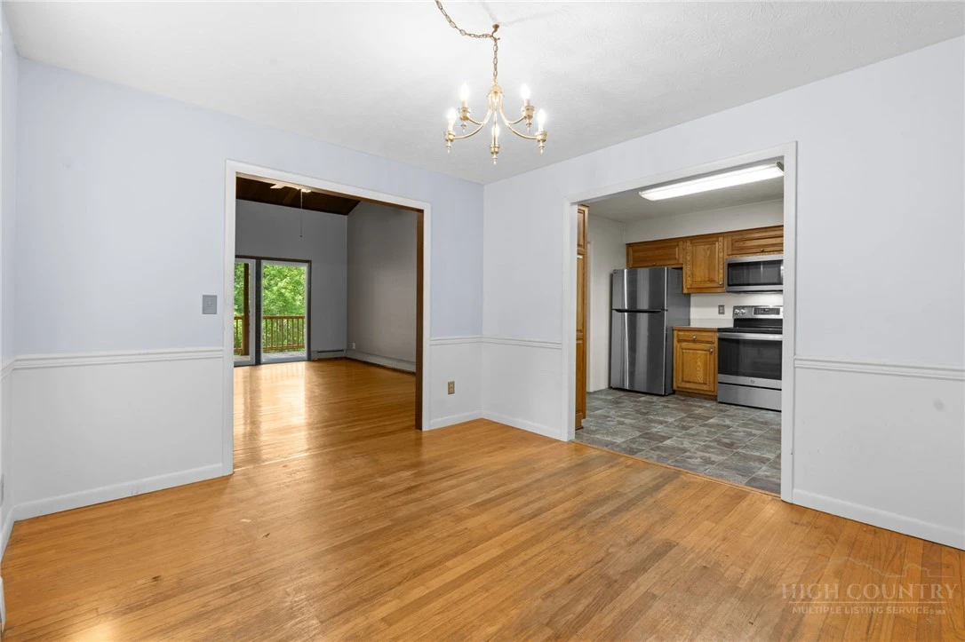 Image number 14 for the current listing
