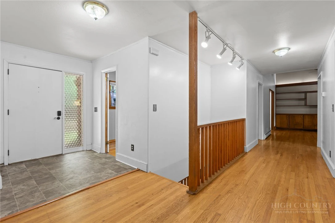 Image number 15 for the current listing