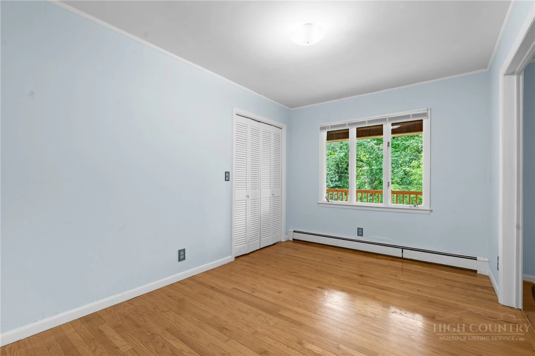 Image number 16 for the current listing