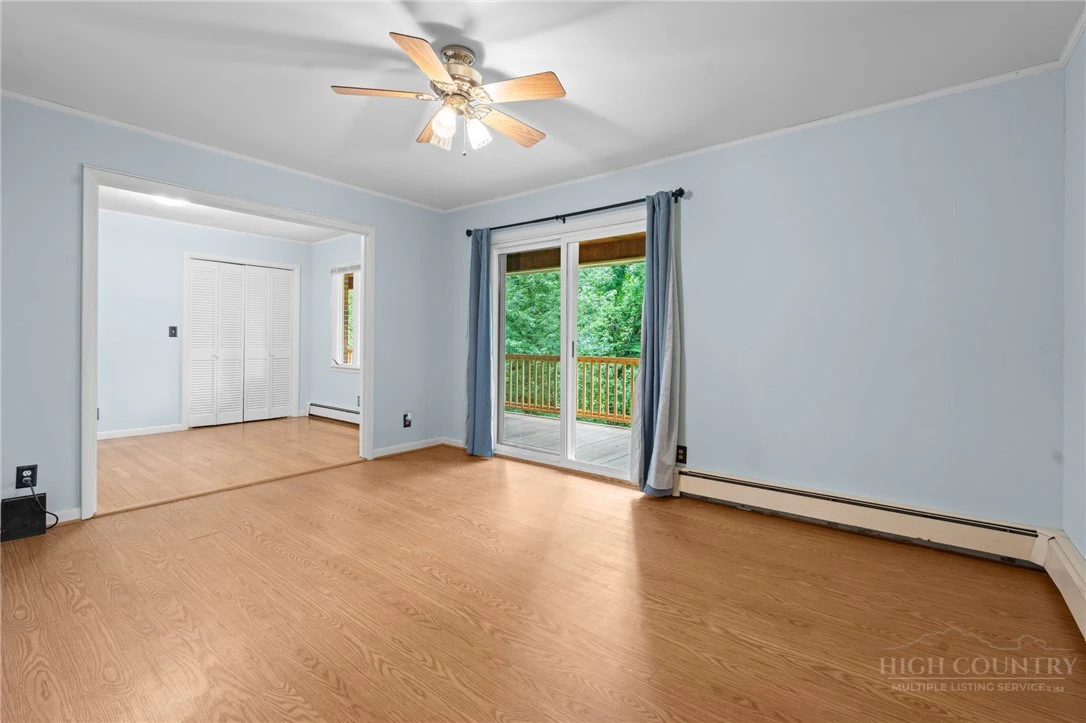 Image number 19 for the current listing