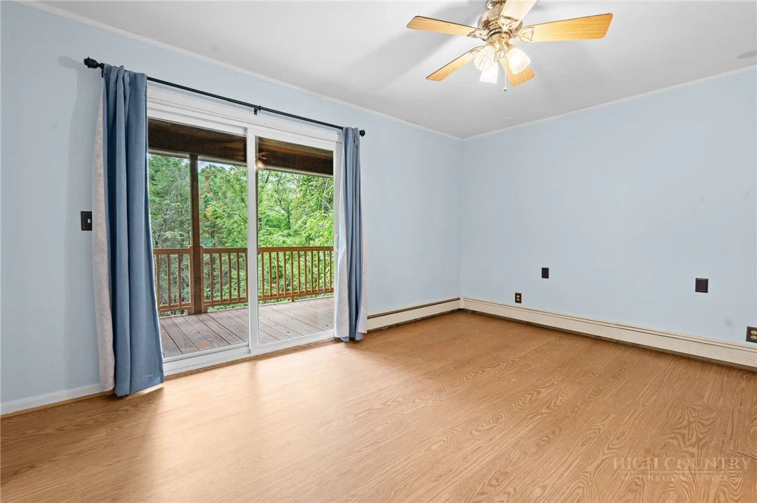 Image number 20 for the current listing