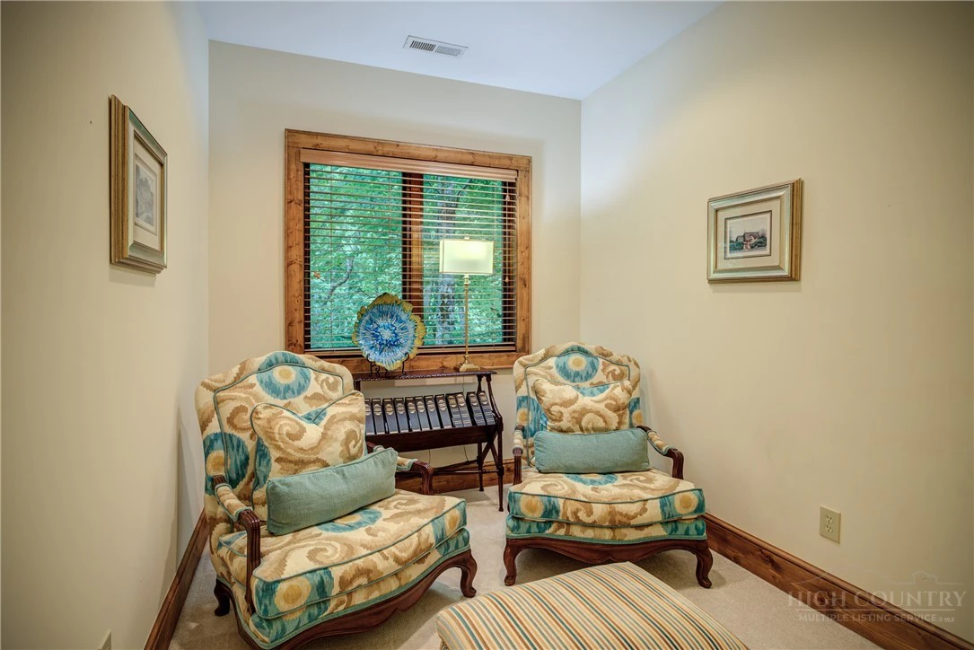 Image number 3 for the current listing