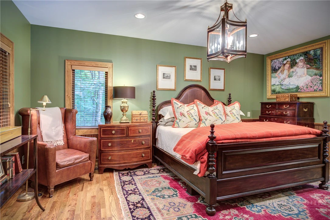 Image number 12 for the current listing