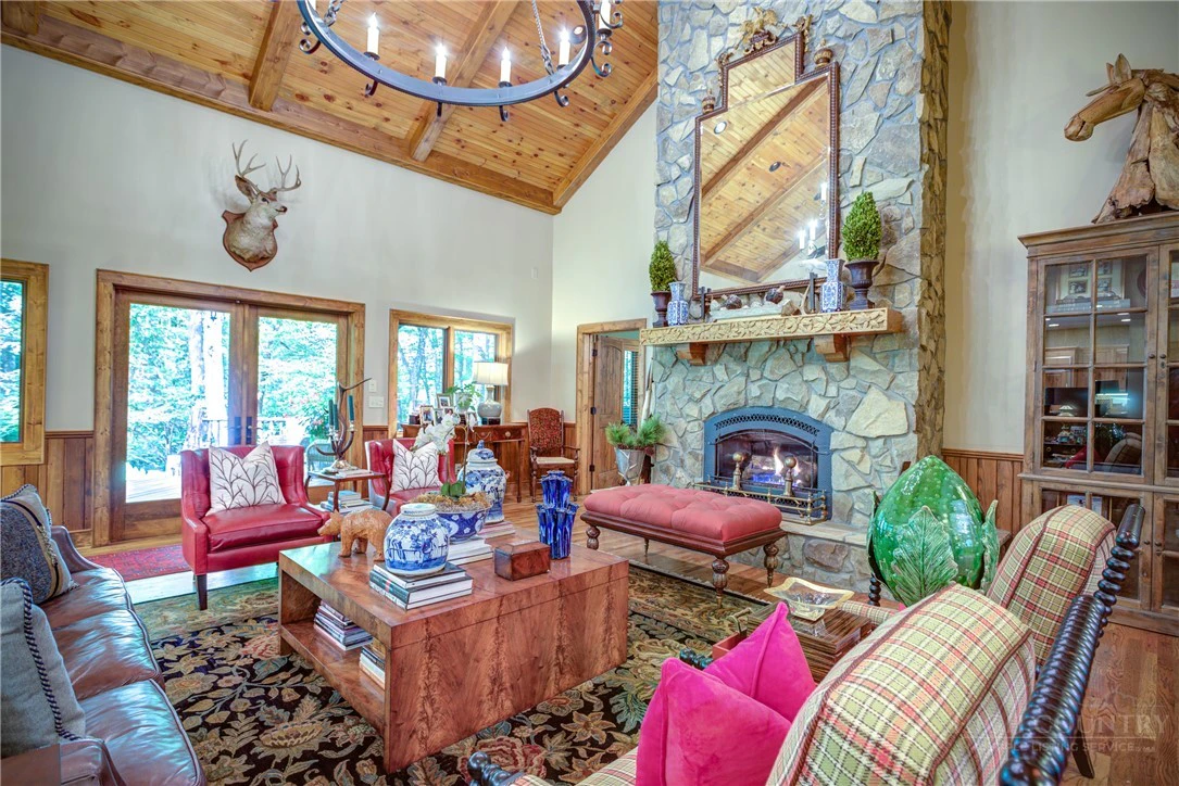 Image number 14 for the current listing