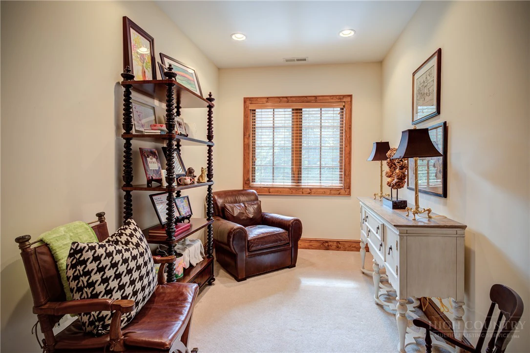 Image number 15 for the current listing