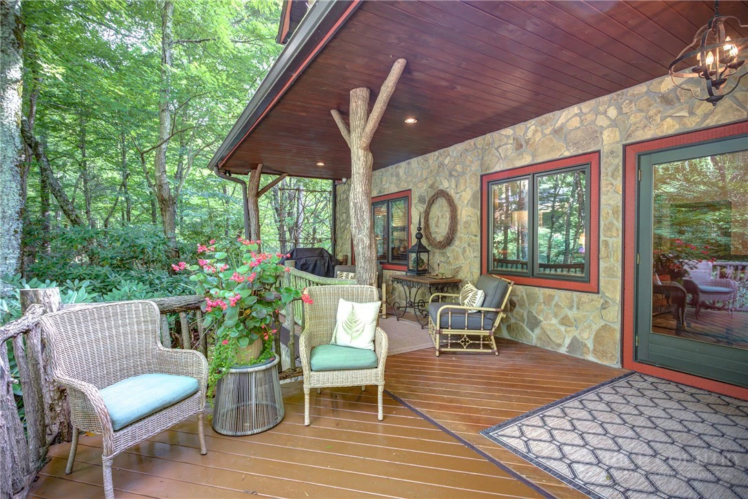 Image number 18 for the current listing