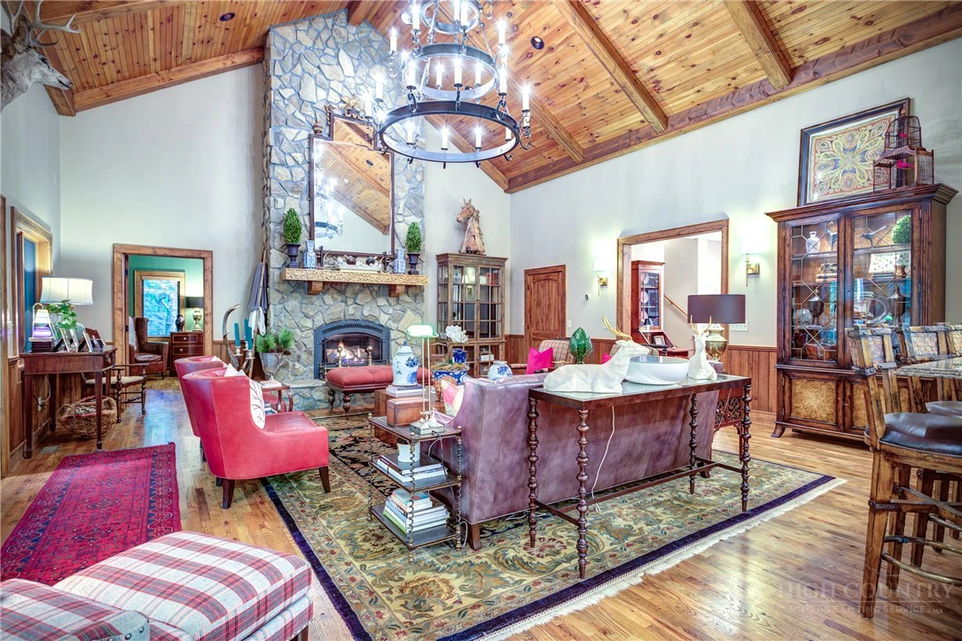 Image number 21 for the current listing