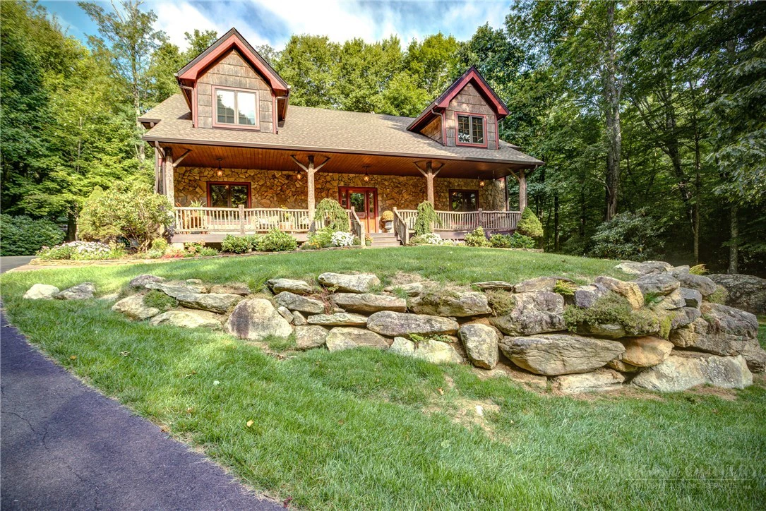 Image number 1 for the current listing