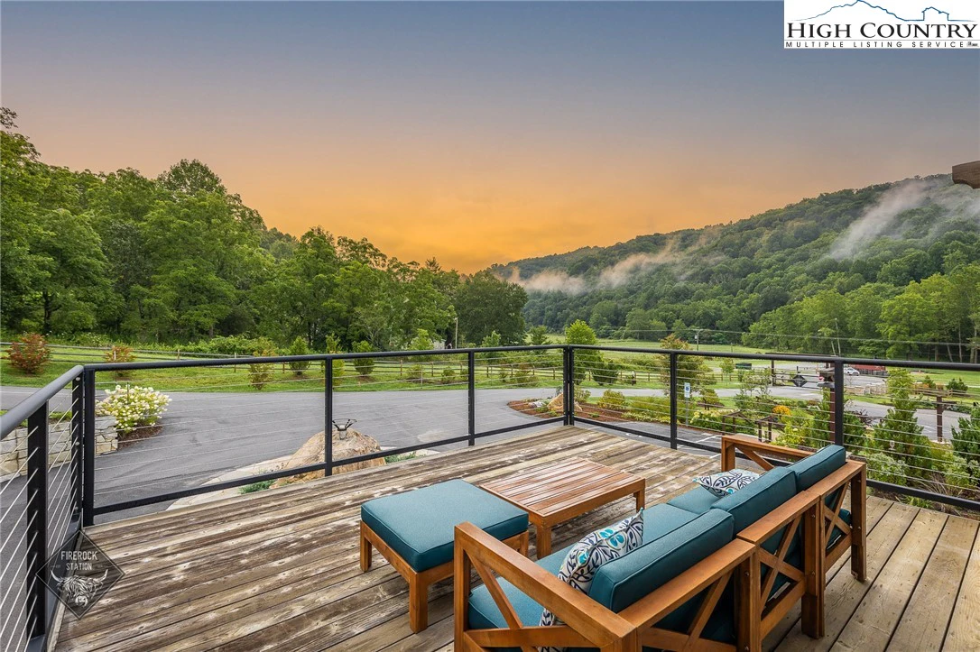 Image number 18 for the current listing