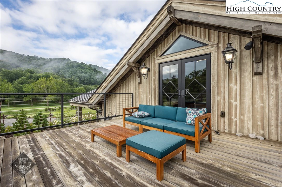 Image number 19 for the current listing
