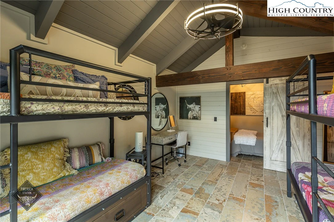 Image number 3 for the current listing