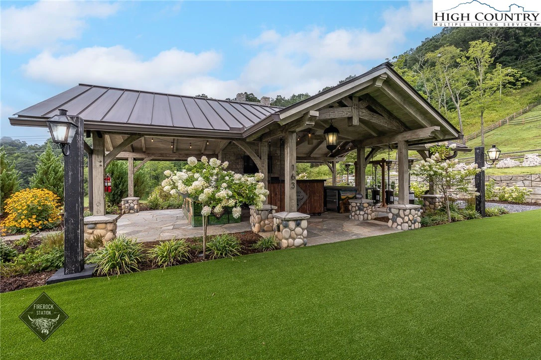 Image number 13 for the current listing