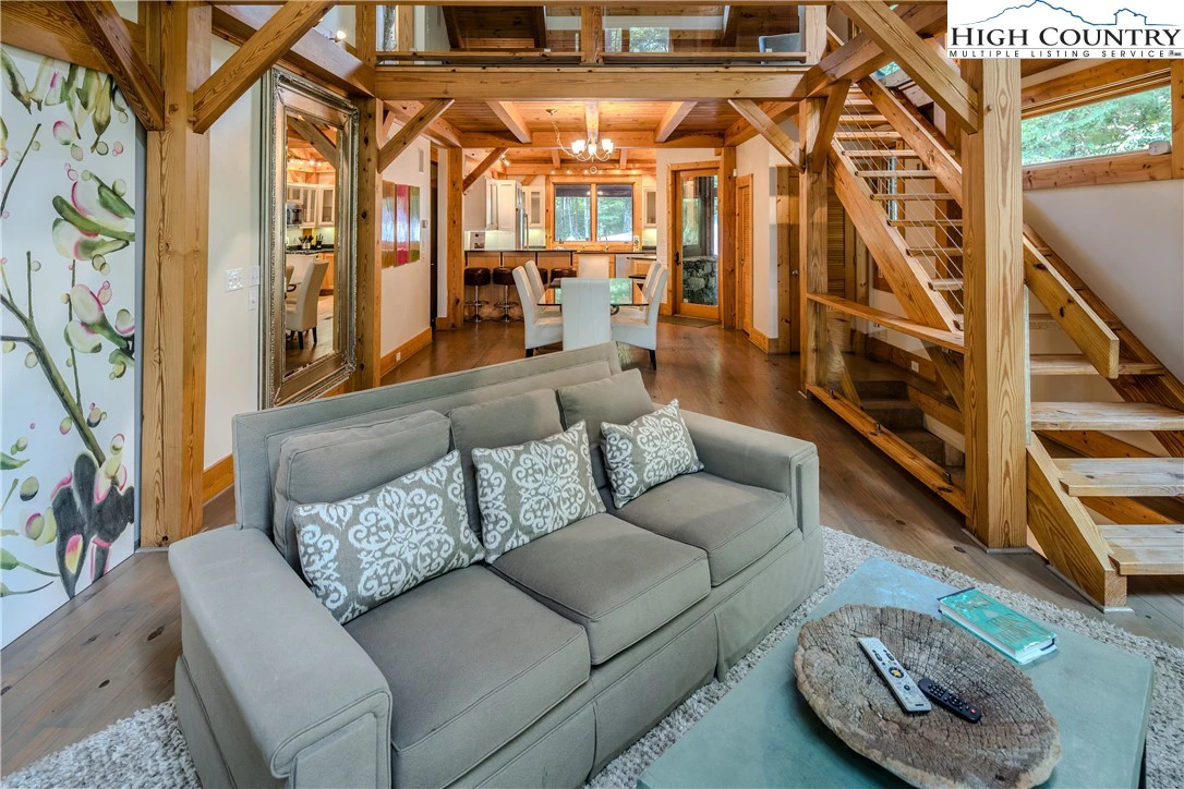 Image number 6 for the current listing