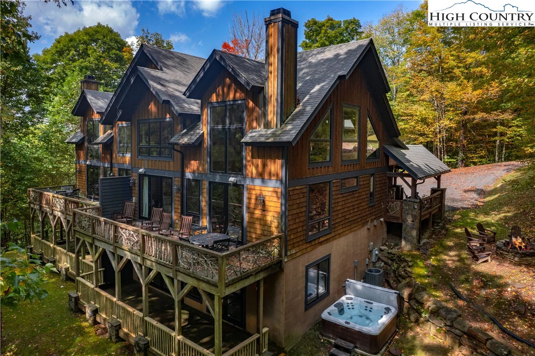 Image number 1 for the current listing