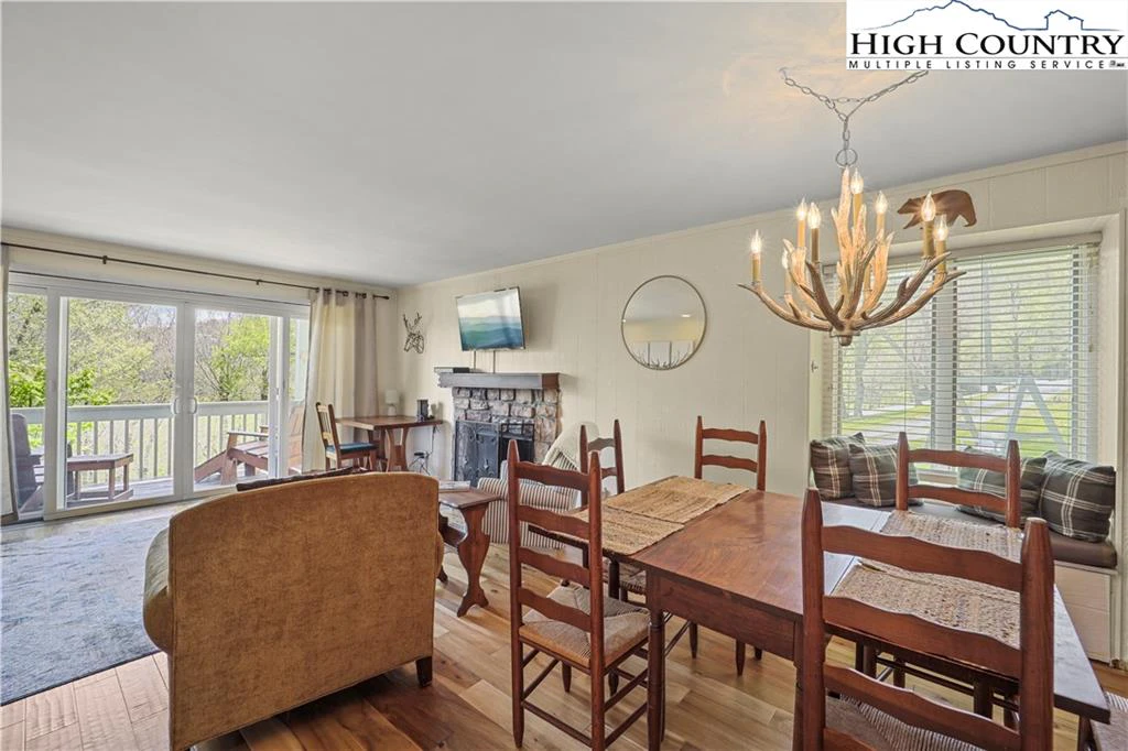 Image number 13 for the current listing