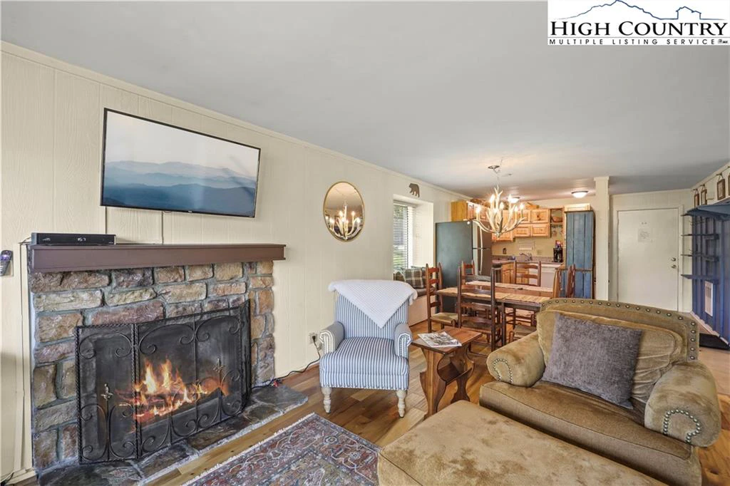Image number 12 for the current listing
