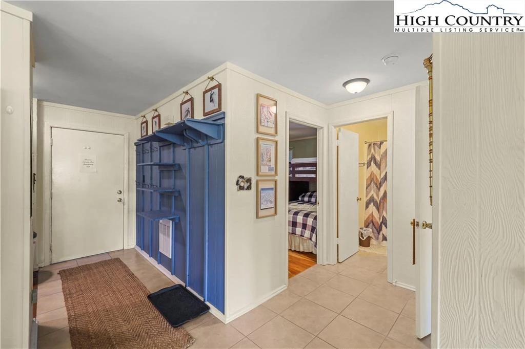 Image number 11 for the current listing