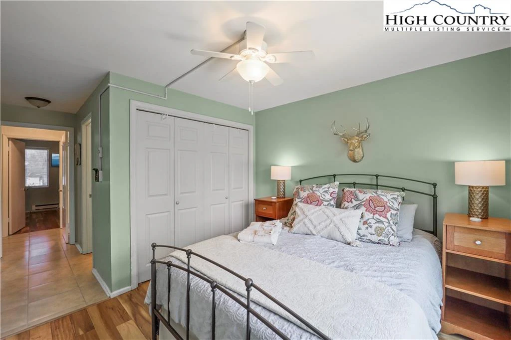Image number 9 for the current listing