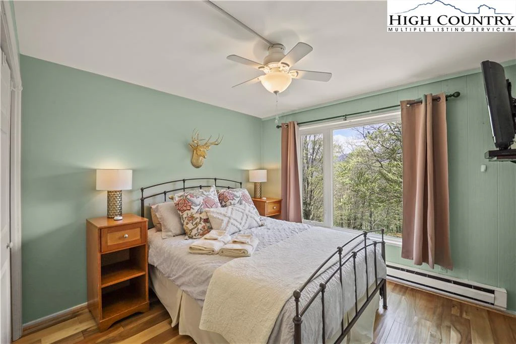 Image number 8 for the current listing