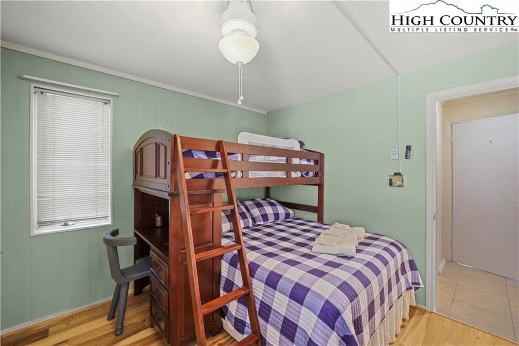Image number 6 for the current listing