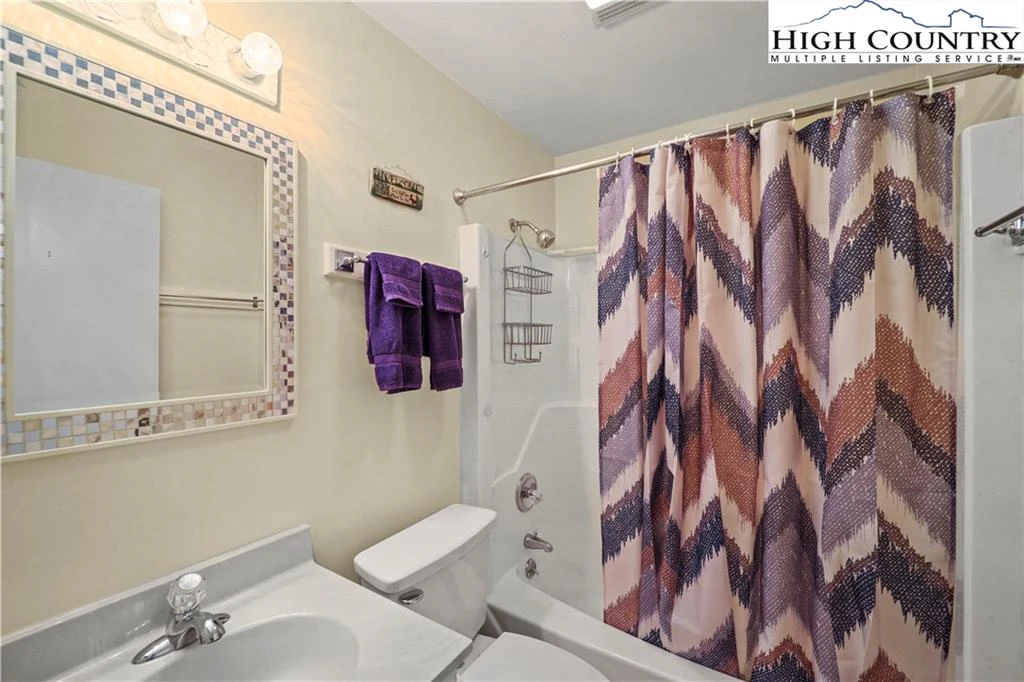 Image number 5 for the current listing