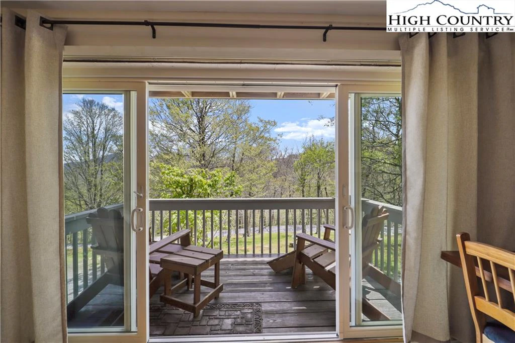 Image number 4 for the current listing