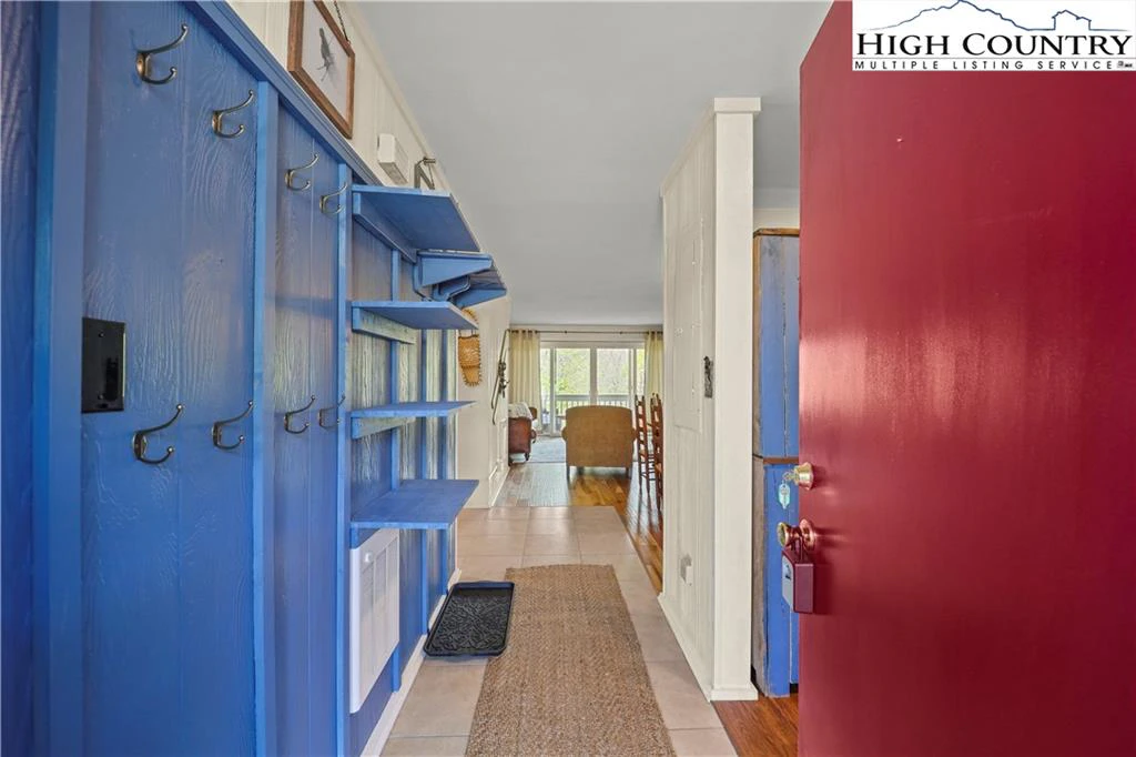 Image number 19 for the current listing