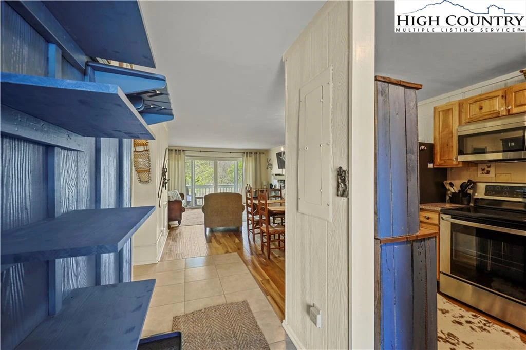 Image number 18 for the current listing