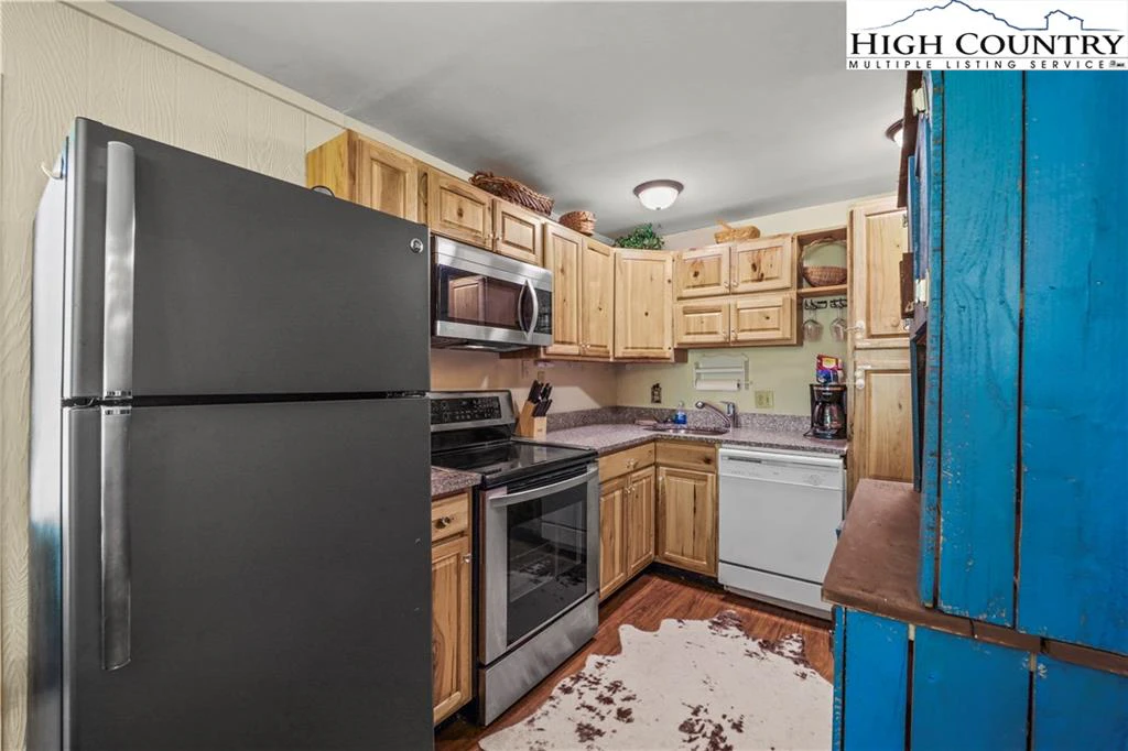 Image number 16 for the current listing
