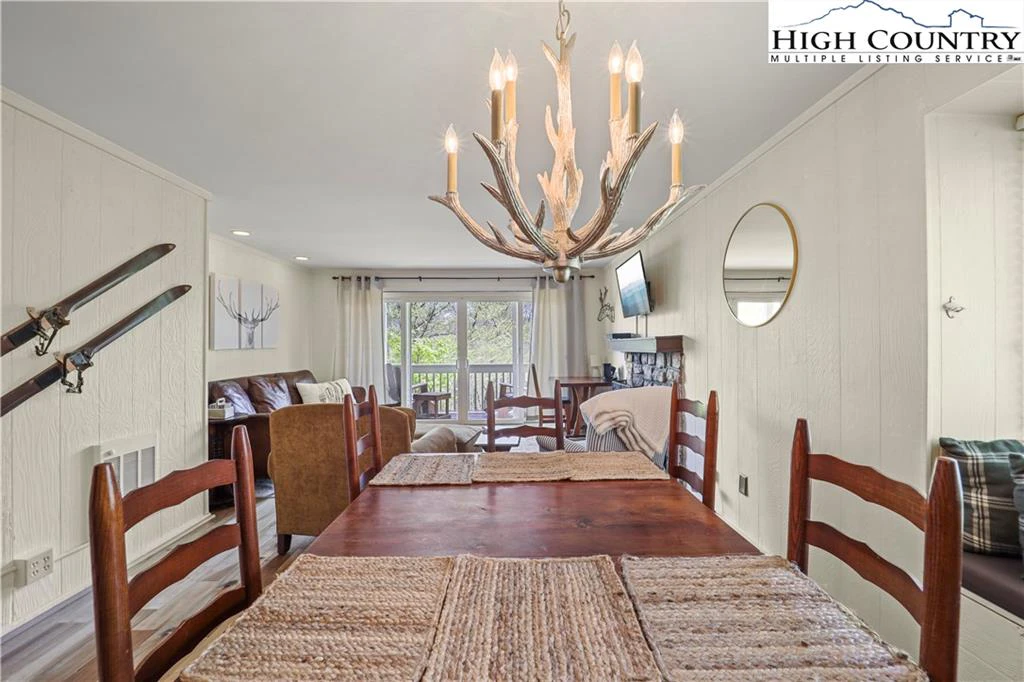 Image number 14 for the current listing